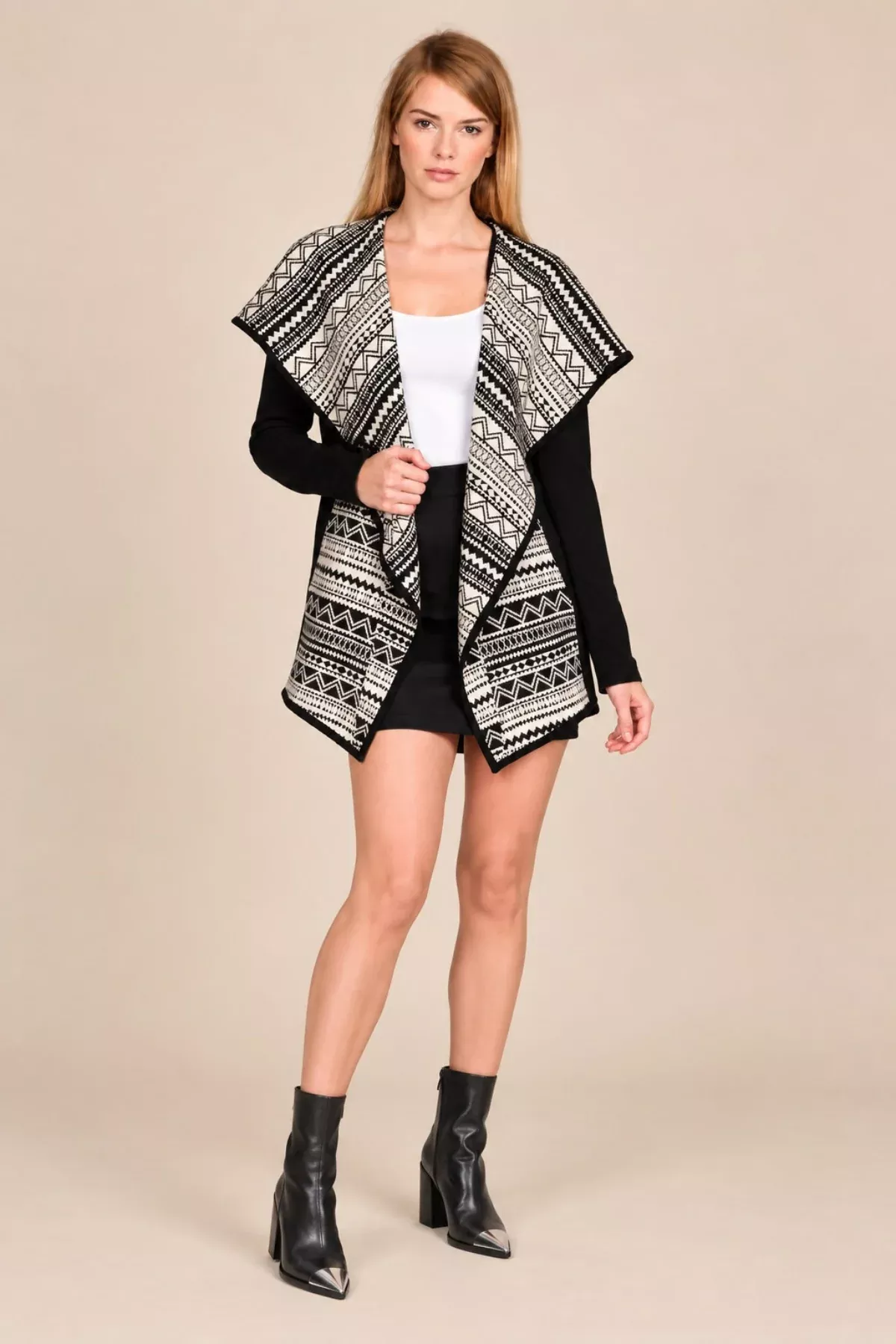 En Créme Black and White Aztec Jacket | Boho Pink