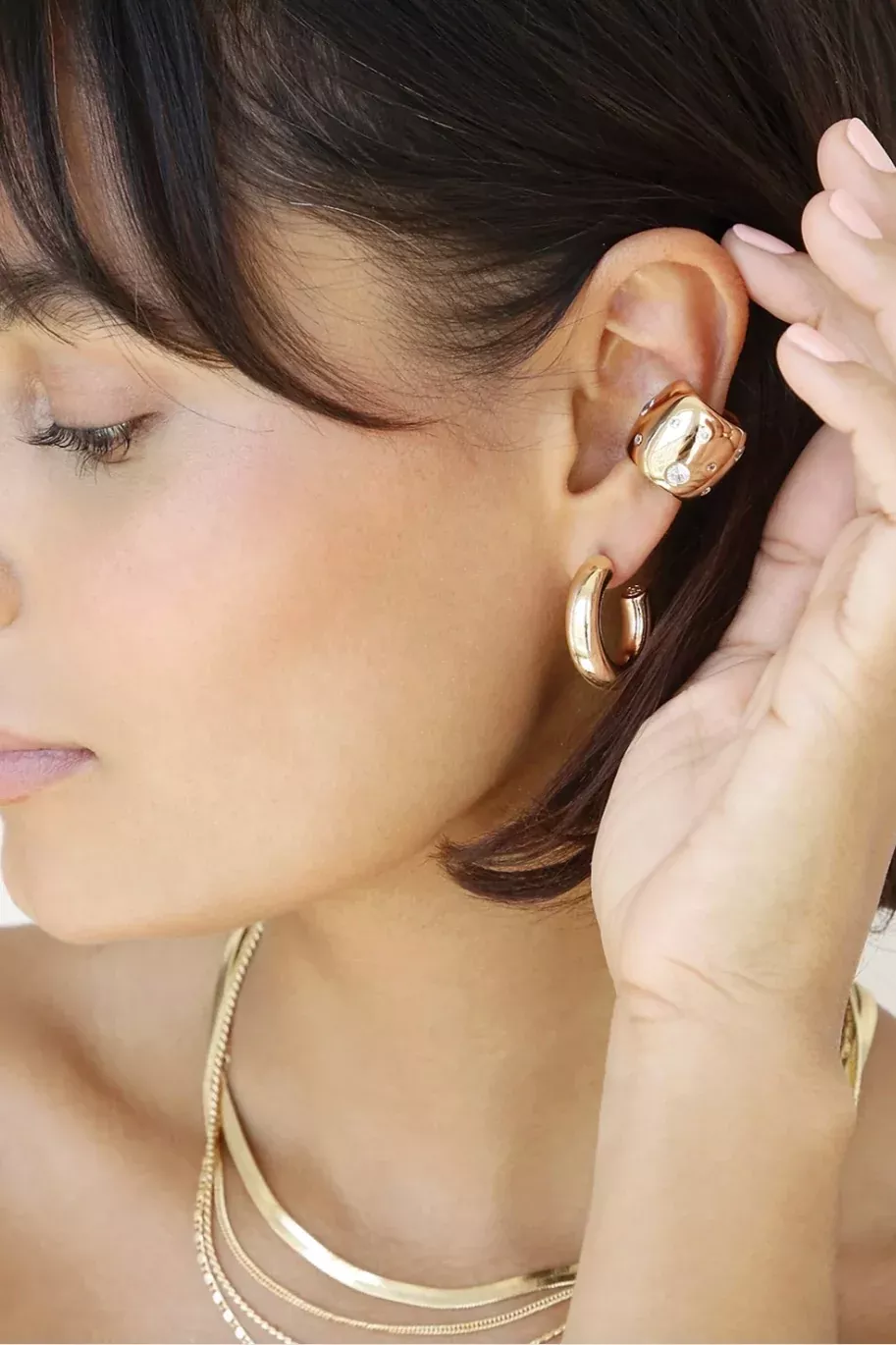 Scattered Crystal Single Chunky Ear Cuff